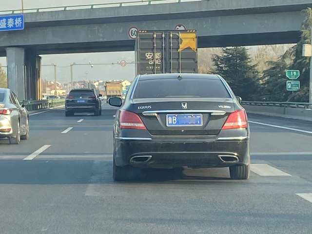 车标是r是什么车，r是什么车的标志（盘点七个冷门车标）