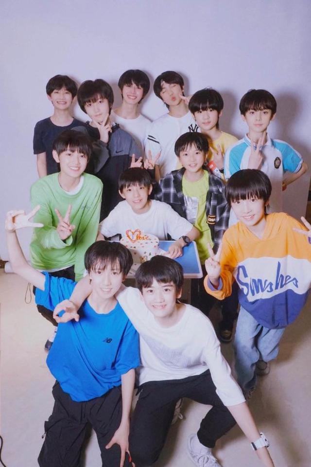 2,时代少年团7个成员集体为陈泗旭庆生,tf家族的团魂有了