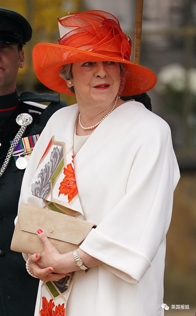 英国现任国王是谁，英国新任国王查尔斯简介（“70年太子”终于加冕成英国国王）