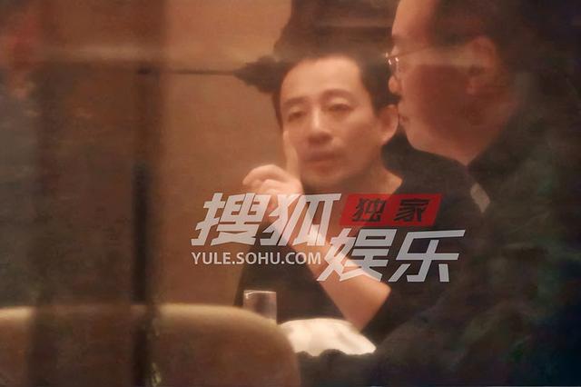 汪小菲今年几岁了，汪小菲聚餐寸头造型显苍老