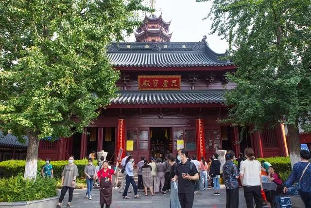 南京鸡鸣寺的历史简介，走进鸡鸣寺，感受千年历史
