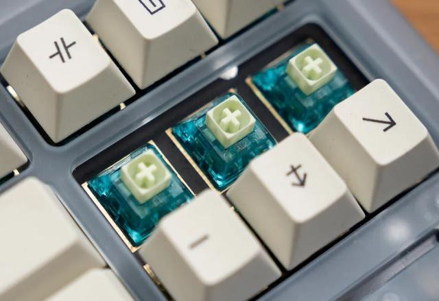 国产单反相机品牌，国产单反相机品牌排行榜（当年人人都嫌的中国键盘）