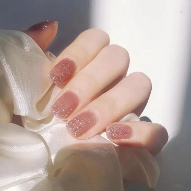 超级显白的基础款美甲，显白显嫩的美甲来一波儿~