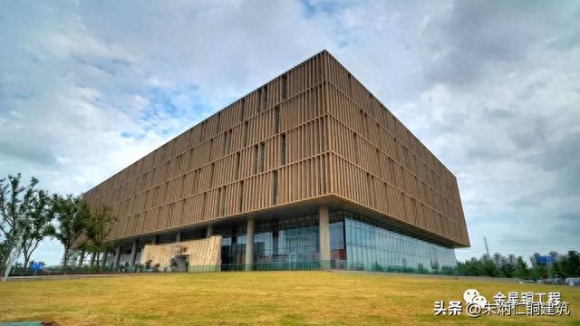 因为一面墙，不想躺平的人都去了这家图书馆