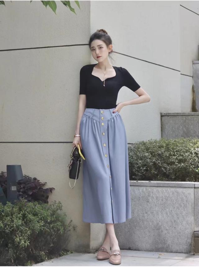 连衣裙搭配什么鞋子好看图片，穿连衣裙配什么鞋子会更好看（夏天穿裙子配这3双就够了）