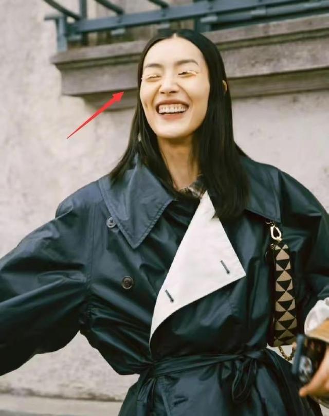 法国巴黎时装秀，伦敦时装周2023秋冬时装秀（华人女模赤身露胸上阵）