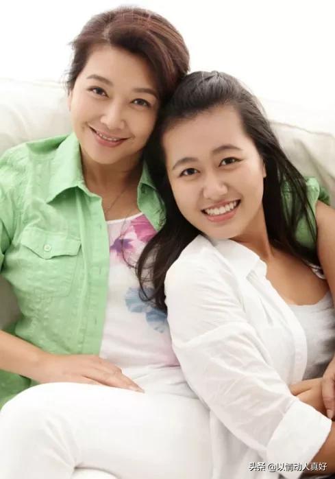 前妻的车站演员表，前妻的车站分集剧情简介（江珊与小9岁的靳东同居5年）