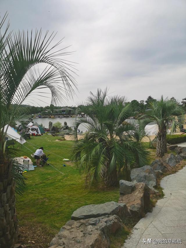 十一假期出游可畅玩银杏湖乐园，湖光山色风景迷人