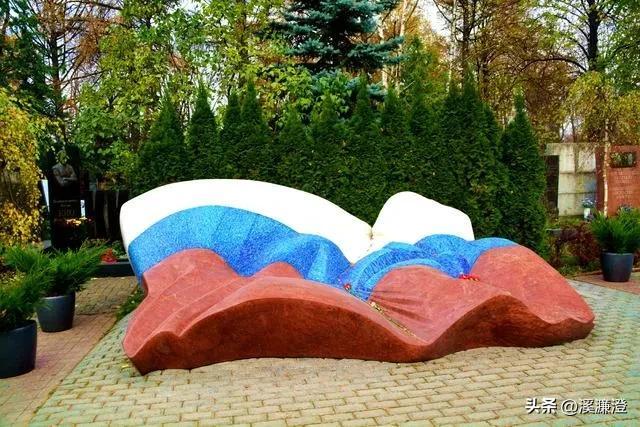 变色龙的作者，变色龙的作者是什么（戈尔巴乔夫将入葬的莫斯科新圣女公墓）