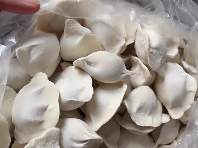 饺子冷水煮还是热水煮，冷冻饺子是冷水下锅煮好（“冷水煮”还是“开水煮”）