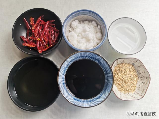 黄瓜咸菜的做法，黄瓜咸菜的做法大全（秘制快速腌黄瓜方子）