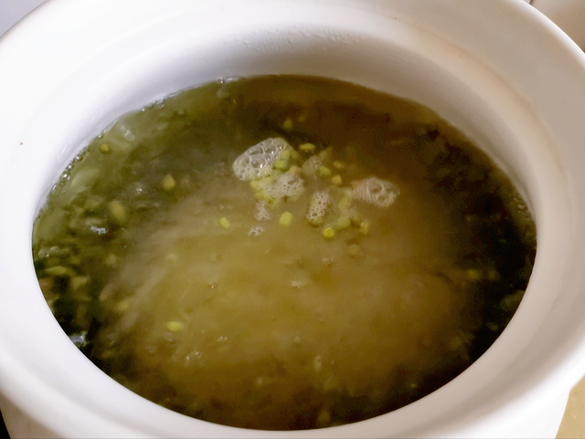 绿豆汤煮好要焖多久，绿豆汤煮多久可以（要多喝绿豆汤）