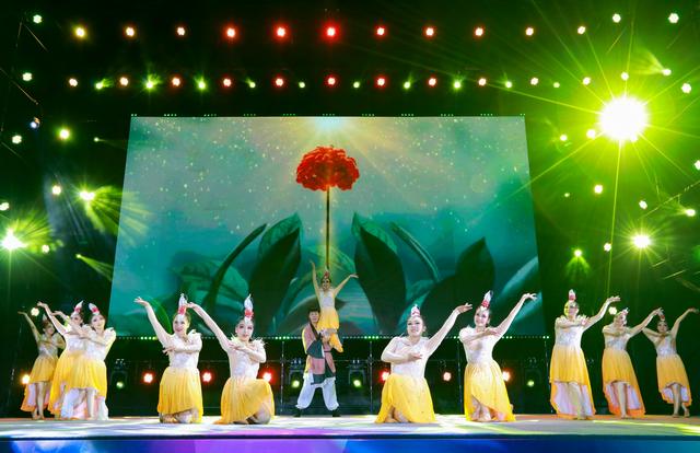 长鼓舞是哪个民族的舞蹈，长鼓舞是中国少数民族的传统舞蹈（文艺演出亮相精彩夜吉林）