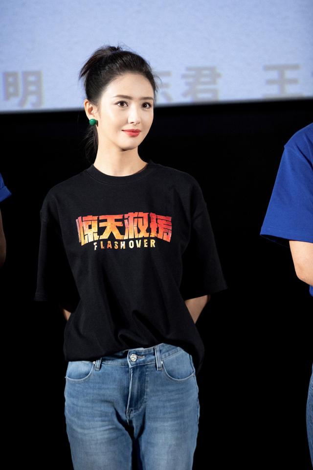 佟丽娅个人资料简介，陈思诚现身前妻佟丽娅电影活动称“能来的都是亲人”