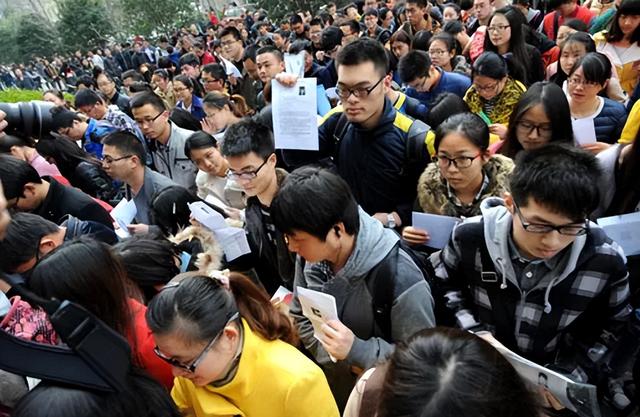 深圳市公务员待遇，深圳公务员年收入多少（不同省市公务员待遇排名出炉）