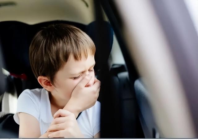 头晕想吐是什么原因，迷糊恶心想吐是怎么回事（为什么有的人一坐车就头晕想吐）