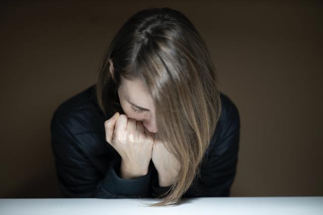 女生头发稀少怎么办，女生头发少怎么办（教你4招，这些方法可以改善）