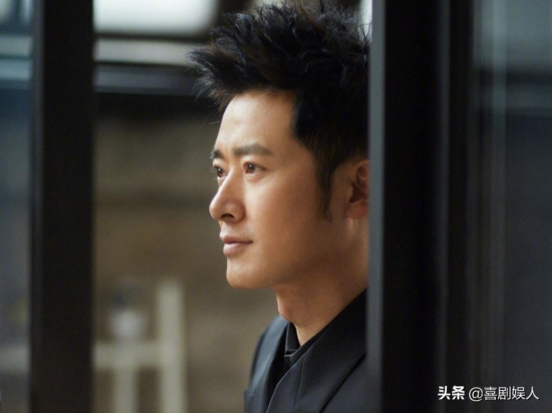 同样是过气艺人，有人退圈当百亿 明星总裁(关于明星总裁的简介)