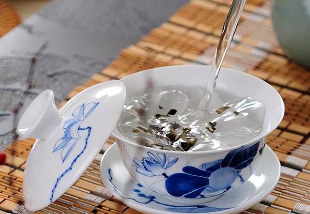 泡茶步骤教学，泡茶的过程以及怎样做（教你通用版泡茶手法）