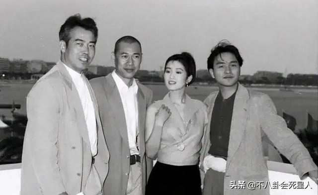 洪晃的父亲叫红什么，洪晃的父亲（时尚女魔头洪晃：老妈是名媛）