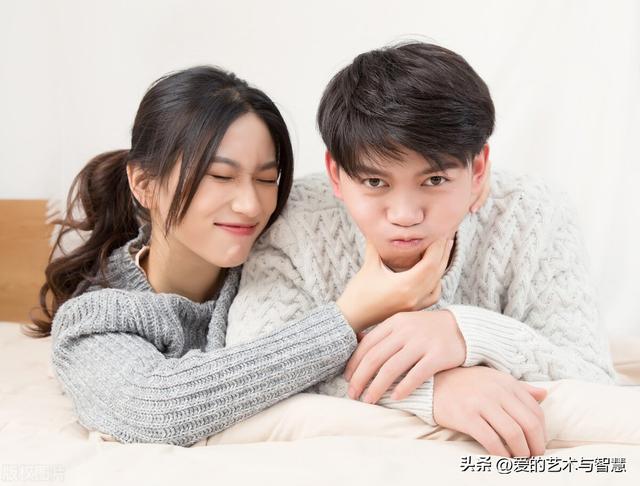 如何判断男生是不是喜欢你，11个小动作教你如何判断出男生是否喜欢你！（你心动的男孩子是不是同样喜欢你）