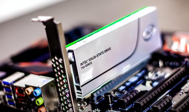 m2接口固态硬盘，m2接口的固态硬盘如何安装（什么是SATA固态硬盘）