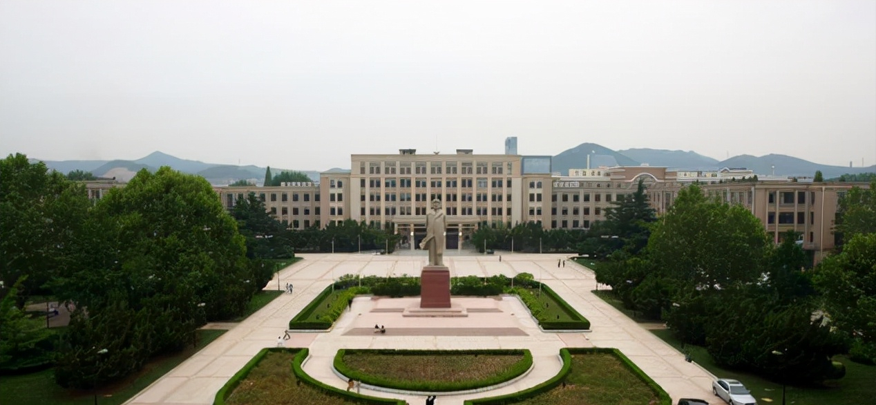 大连医学院研究生院（大连理工大学揭牌附属医院）