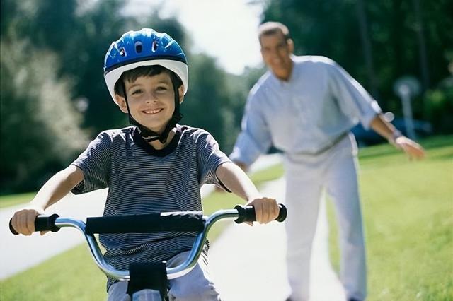 少年是指男孩还是女孩，阳光少年是指男孩还是女孩（在以下几个方面要“富养”）