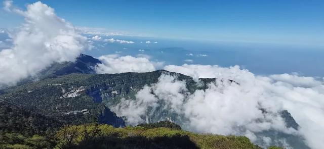 峨眉山高度是多少，峨眉山高度是多少千米（“十分四川”2022四川避暑胜地名单公布）