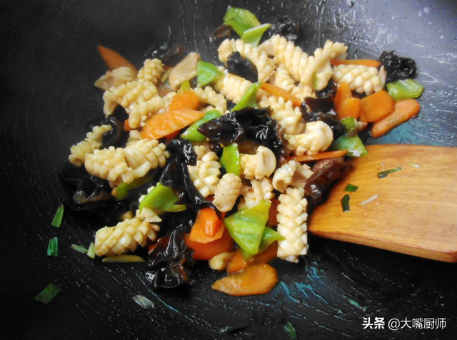 墨鱼的功效与作用，墨鱼的功效是什么（墨鱼的“墨汁”和墨水有啥区别）