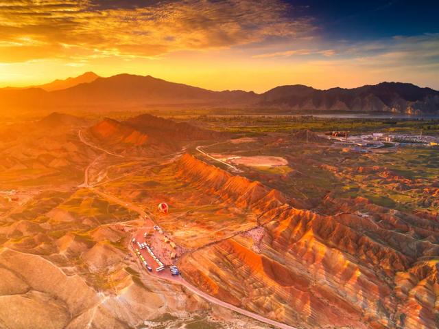 甘肃好玩的地方排行榜，甘肃最好玩的地方（亚洲十佳旅游胜地当之无愧）