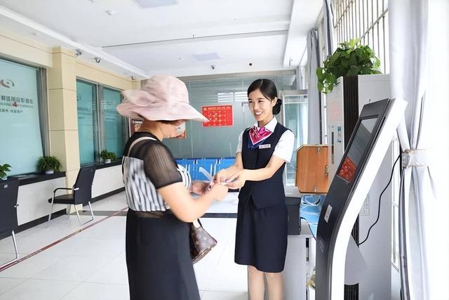 办银行卡需要什么，办银行卡需要什么证件和材料（要不要开通“短信通知”）