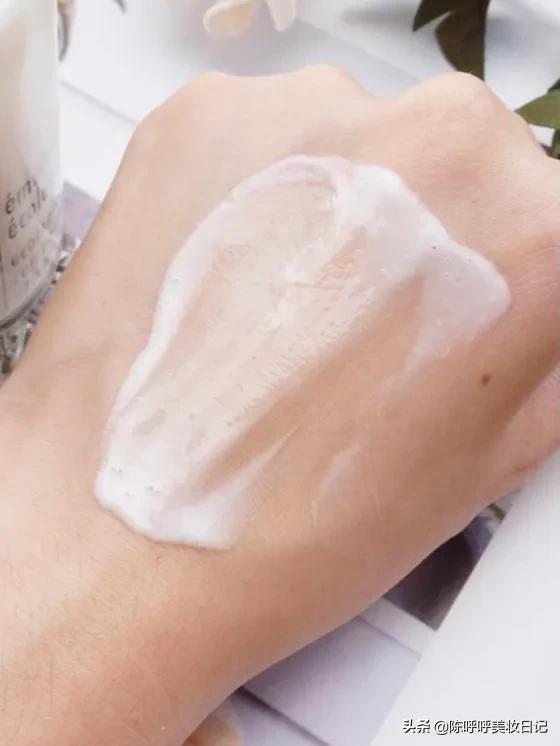 乳液怎么用，乳液什么牌子好用（精华液和乳液哪一个先用）