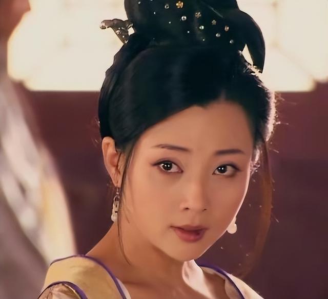 “排骨精”靠边站，丰腴美人才是真绝色，这10位女星美炸了