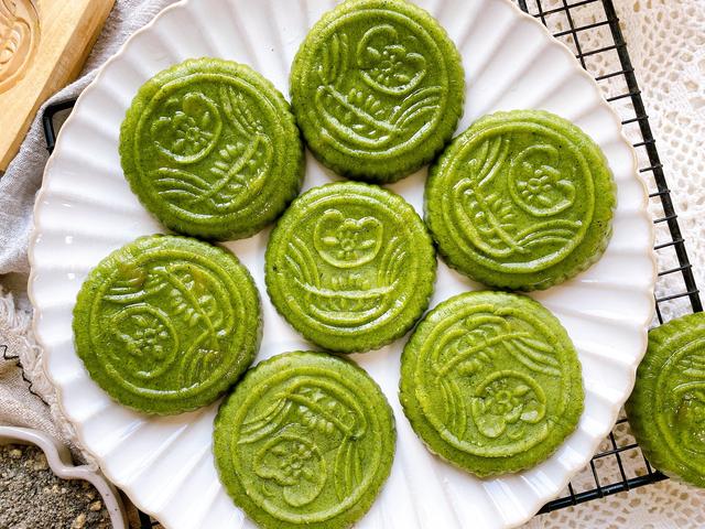 艾叶和艾草一样吗，干艾叶和湿艾叶功效一样吗（哪一种是你心中最好的味道）