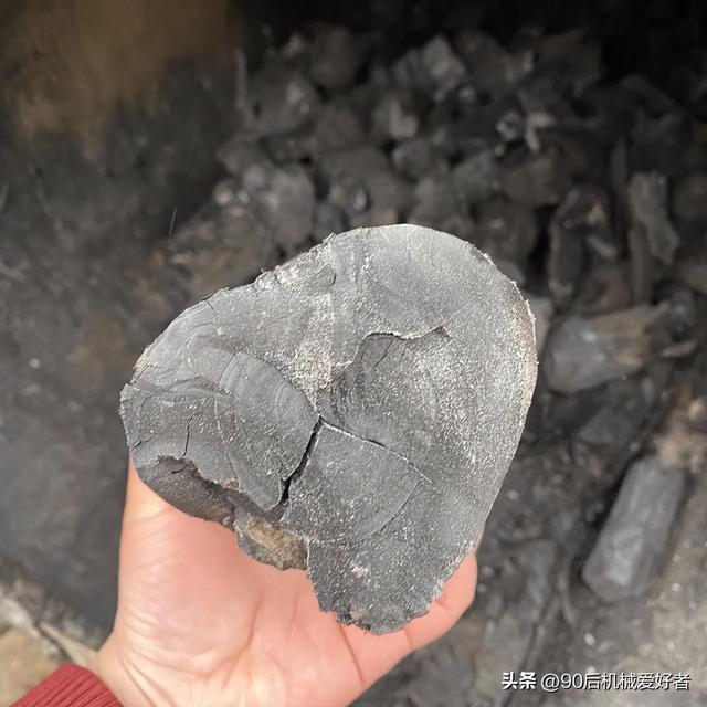 木炭是怎么制造的，木炭是怎么制作成的（果木炭、菊花炭、钢炭怎么制作）