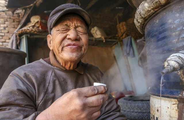 保质期10年以上的食物，保质期10年以上的食物列表（家里放了10年的白酒还能喝吗）