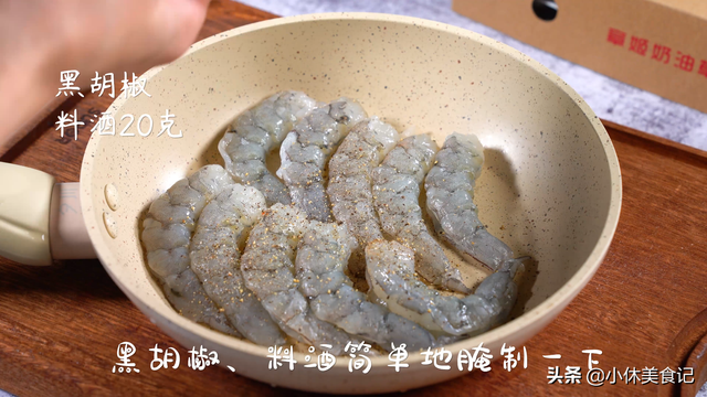 炸虾尾巴怎么做，油炸虾尾怎么做（基围虾新做法，味道回味无穷）