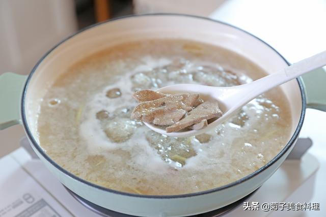 猪肝和菠菜能一起吃吗，菠菜和猪肝可以一起吃吗（猪肝这样处理滑嫩不腥）