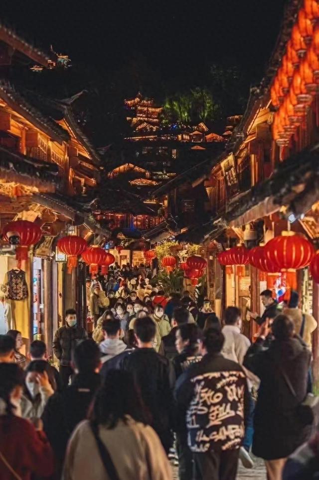 春节假期，云南丽江游客爆满：本地人劝告非必要不来丽江旅游