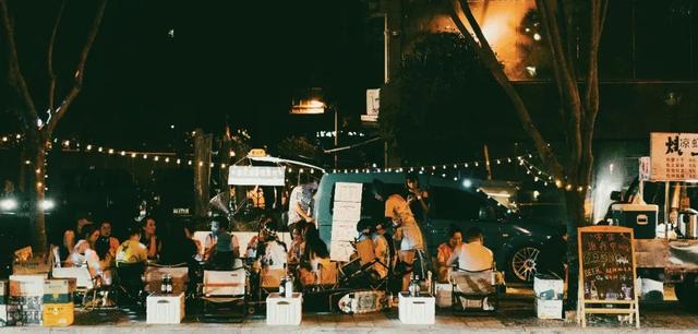 一句话霸气欢迎词，一句话欢迎词口号（三色路啊，就是不夜城）