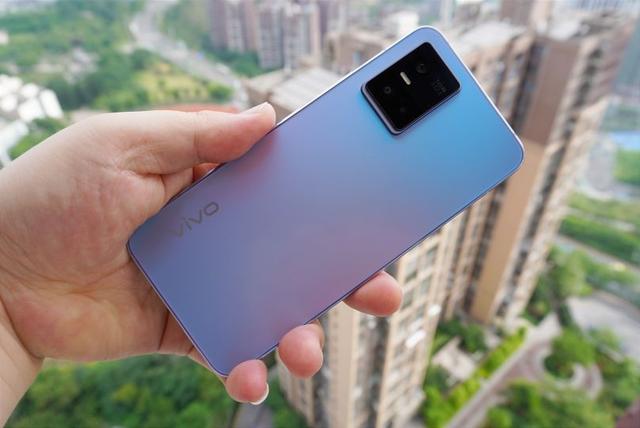 vivo手机防水吗，vivox20防水吗（S10与S12的配置差别不大）