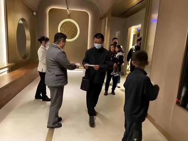 金马门国际美食百汇，2021武汉自助餐行榜 极上馆上榜（武汉近八百家餐厅免费赠送千万口罩）