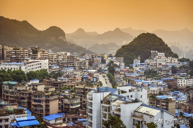 夏天适合到哪里去旅游，夏天去哪里旅游好（5个适宜暑期慢游的大城市）