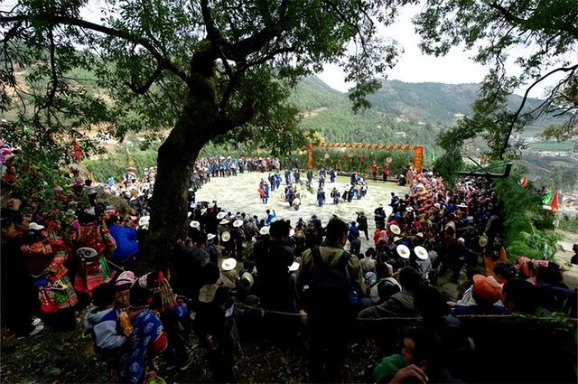 打歌是什么意思，打歌服是什么意思啊（彝族人热烈欢快的音乐party——彝族打歌）