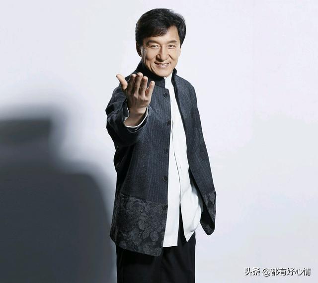 成龙和吴京谁更厉害，如果成龙和吴京打架