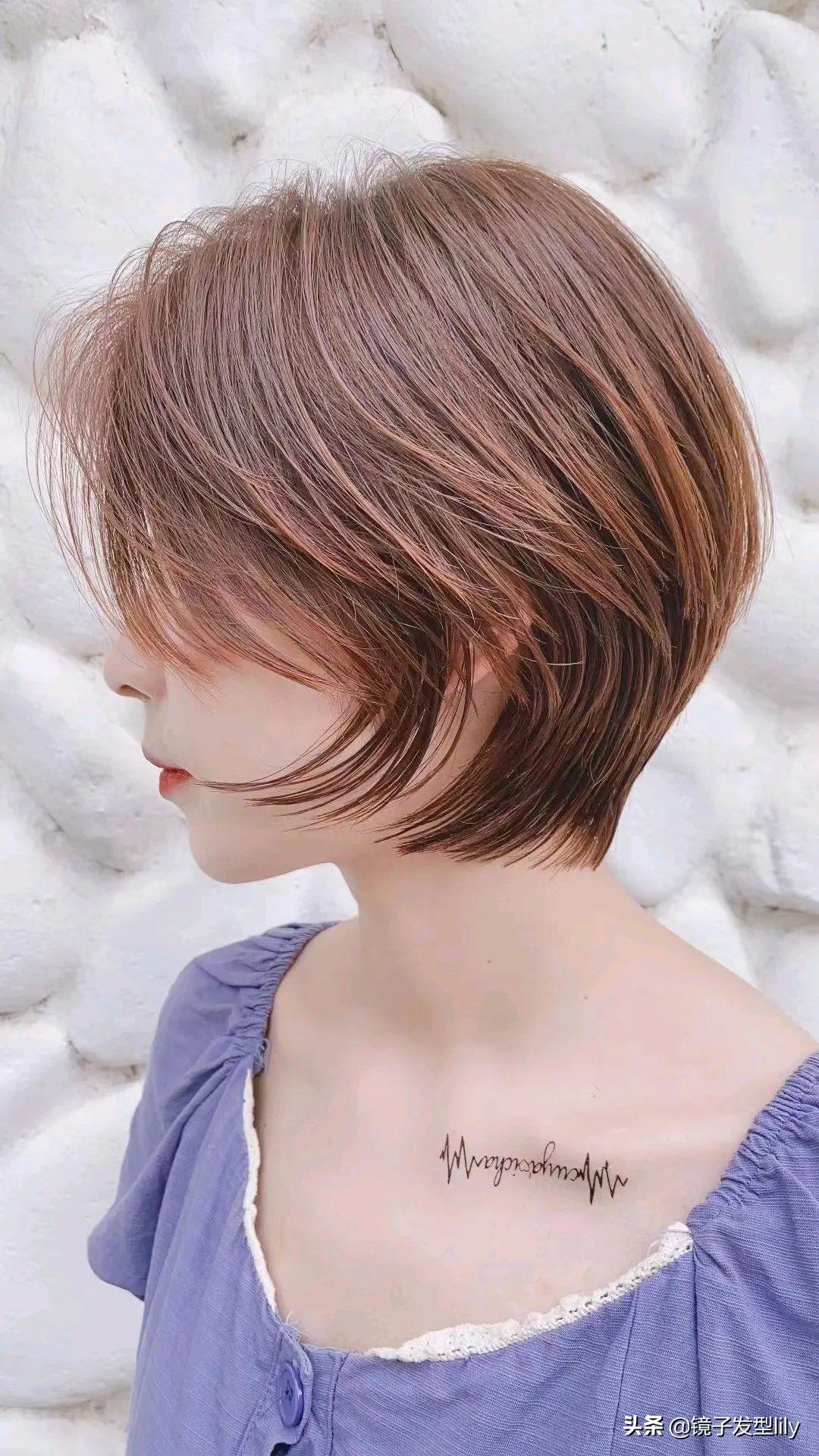 天气一热,最火发型当然离不开短发,立体短发可以很好地修饰头型,丰富