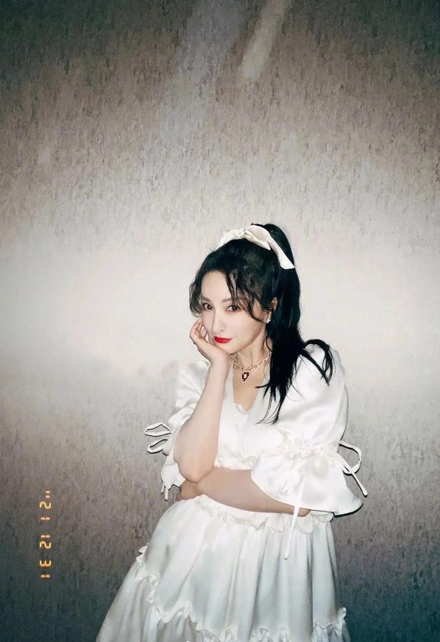 儿童发型图片 小女孩发型绑扎方法简单又可爱，儿童发型图片（几款绝美的新年公主编发）