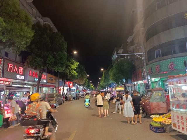 浙江金华有哪些地方有夜市，金华市区夜市有几个（金华金义新区孝顺镇朝晖路上的夜市）