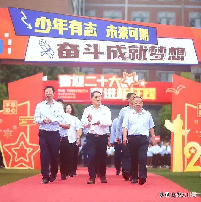 家长给老师的寄语，家长要对老师说的话（绵阳东辰学校寄语新学期）